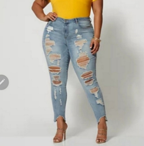 🍂🍁Like new Fashion to figure distressed skinny jeans 18 - Picture 1 of 5